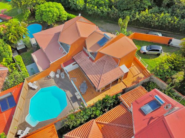 Villa Ciel Bleu - 100m de la mer, Забронировать  Отели Ле-Диаман с парковкой, Парковка
