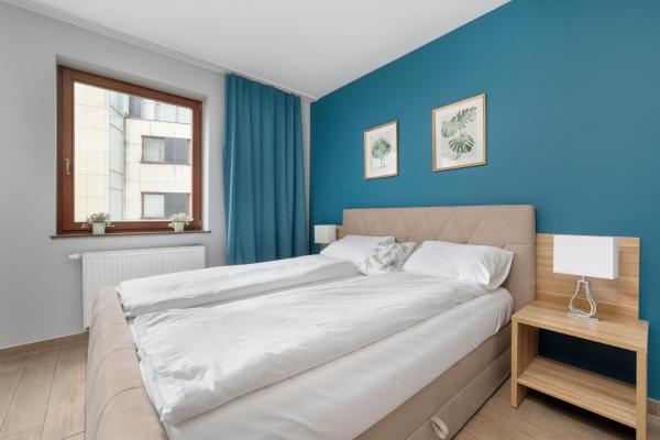 Air Conditioned Studios in Wrocław Center with Parking by Noclegi Renters, Забронировать  Отели Вроцлава с парковкой, рядом с Entropia Gallery, Парковка