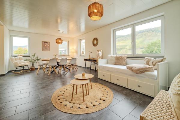 Charmantes Ferienhaus an der Mosel mit Garten, Weinbergblick & gratis Privatparkplatz - BG Living & Hosting, Забронировать  Отели Хунсрюк с парковкой, Парковка