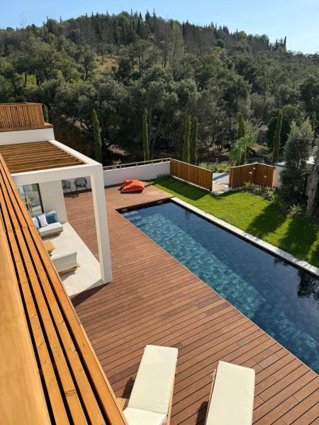 Villa La Subérine à 20 minutes de Collioure, Забронировать  Отели Vivès с бассейном, Бассейн