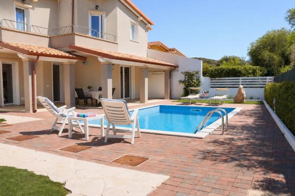 Nura e Mar Apartments Sardinia, Забронировать  Отели Соланас с парковкой, Парковка