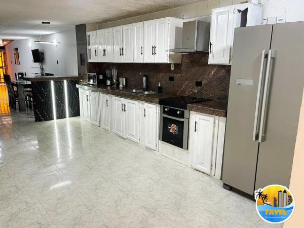 Hermosa Villa en Lechería de 4h con acceso a la playa, Забронировать  Barrio El Paraíso Венесуэла