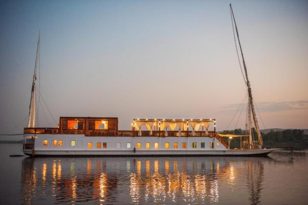 Dahabiya Nile Cruise, Забронировать  Отели Луксора с парковкой, рядом с Luxor Temple, Парковка