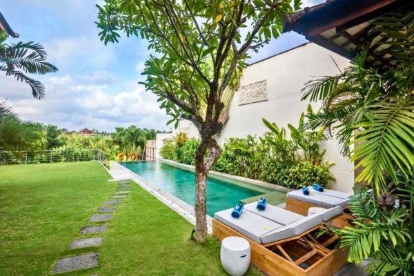 Balindra Lush Garden 6 BR Private Pool Villa, Забронировать  Далунг провинция Бали