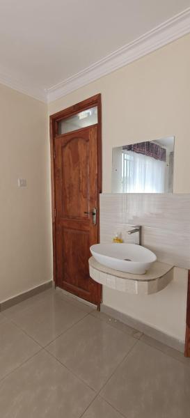 Maison Toujours, Забронировать  Отели Mombasa North Coast с парковкой, Парковка