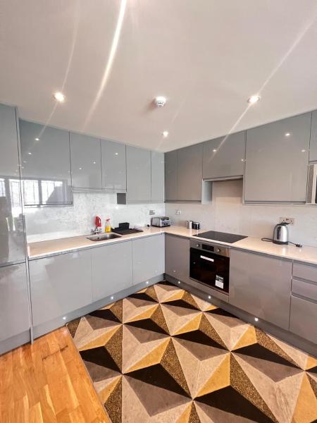 Lovely home, Забронировать  Отели Большого Лондона с парковкой, Парковка