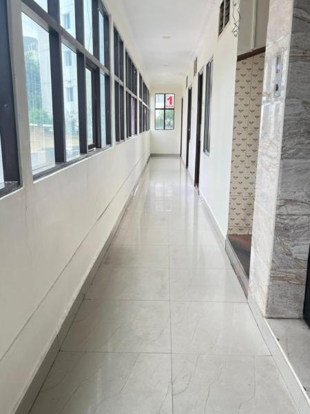 Hill Side By Vihas Hotel - Near Alipiri, Забронировать  Отели Тирупати с парковкой, Парковка