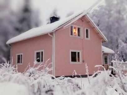 Villa Rollo - Spacious Home with Sauna near City Center, Забронировать  Рованиеми Лапландия