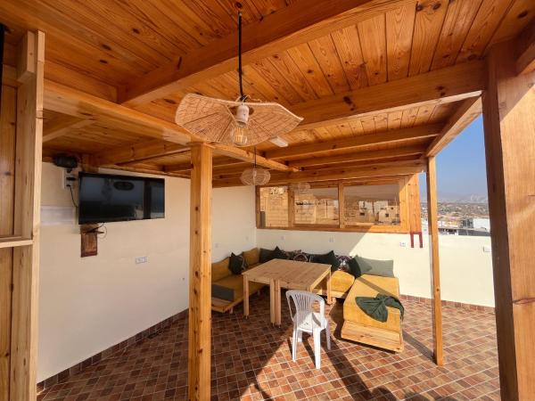 Tafokt surf house, Забронировать  Отели Тагазут с парковкой, Парковка