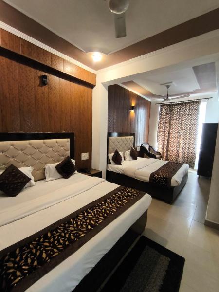 Hotel Aashray, Забронировать  Отели Хардвар с парковкой, рядом с Железнодорожный вокзал Харидвар, Парковка