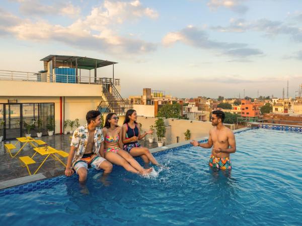 The Hosteller Agra, Tajganj, Забронировать  Отели штата Уттар-Прадеша с бассейном, Бассейн