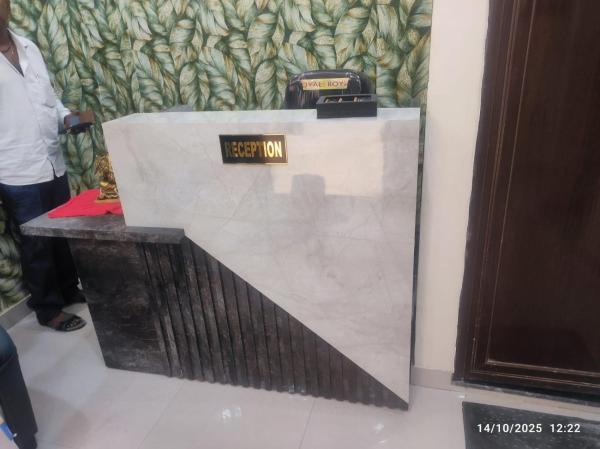 hotel neelkanth pg house, Забронировать  Отели штата Уттар-Прадеша с парковкой, Парковка