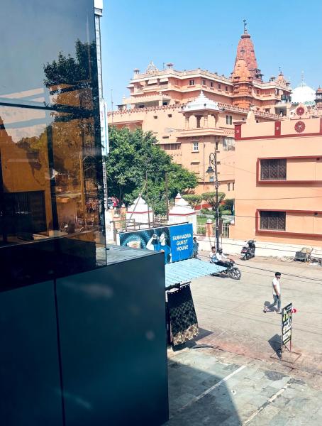 Singh Hotel\s Shubhadra Guest House, Забронировать  Отели штата Уттар-Прадеша с парковкой, Парковка