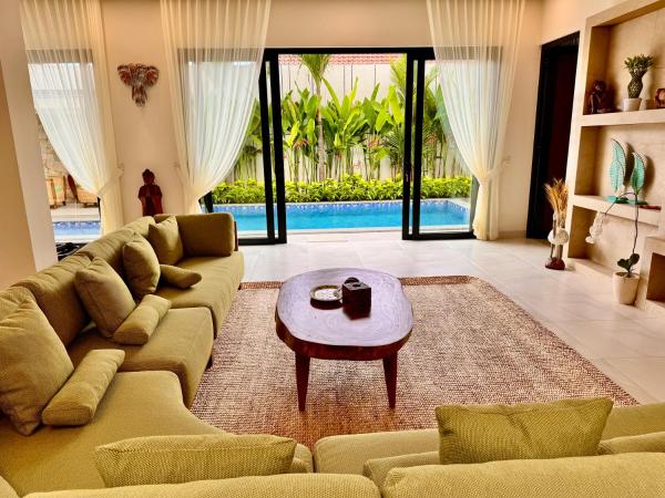 Villa Sensara Sunset Luxury 3BR, Забронировать  Отели провинции Бали с парковкой, Парковка