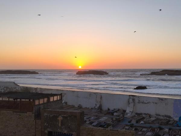 Live & Work in Essaouira with Sea Views, Забронировать  Отели Марракеш-Тенсифт-Эль-Хауз с парковкой, Парковка