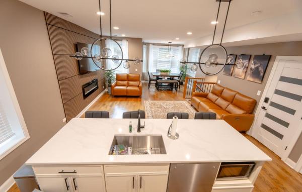 Luxury 9 BR, Villa Mins from Downtown and the Lake, Забронировать  Чикаго Большой Чикаго