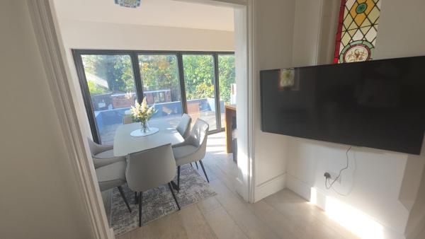 Superb luxury stay Croydon London, Забронировать  Отели Большого Лондона с парковкой, Парковка