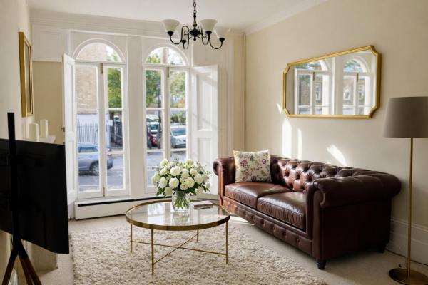 Spacious & Cosy Central London 3-bed Victoria TownHouse, with Private Garden, Забронировать  Лондон Большой Лондон
