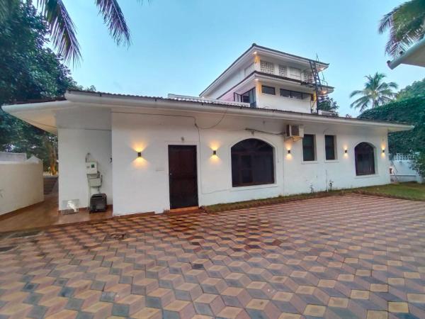 Villa Portuguesa 5 bhk calangute, Забронировать  Калангут Северный Гоа