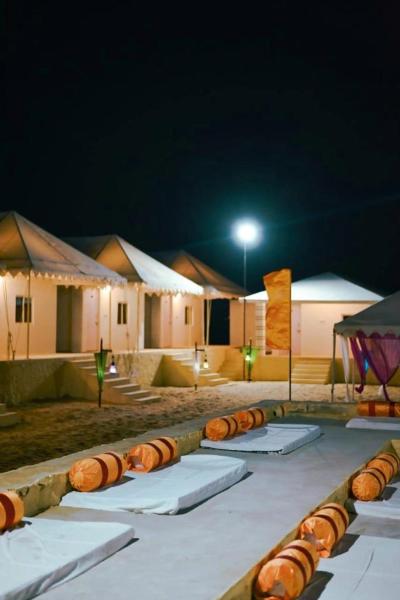 Dunes Villa Desert Camp, Забронировать  Отели штата Раджастхана с парковкой, Парковка