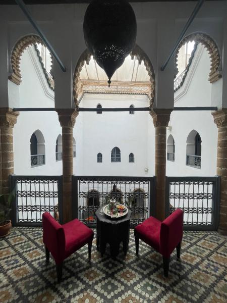 Riad Narjiss, Забронировать  Отели Рабата с парковкой, рядом с Goethe-Institut, Парковка