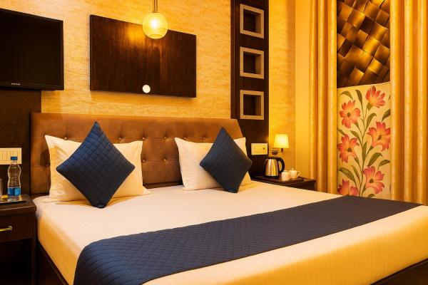 Hotel Rajnandani Palace - Premium Comfort Near Shri Ram Mandir, Забронировать  Отели Айодхья с парковкой, рядом с Babri Masjid, Парковка