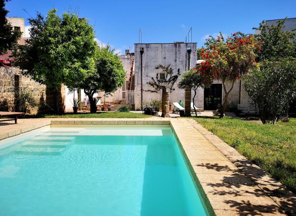Villa Charita - Old Masseria in the historical town with private pool, Забронировать  Отели в центре Кастриньяно-дель-Капо, в центре