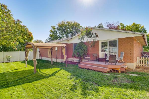 2 Mi to Gardner Village Family Gem with Fenced Yard, 预订  西乔丹 Salt Lake County
