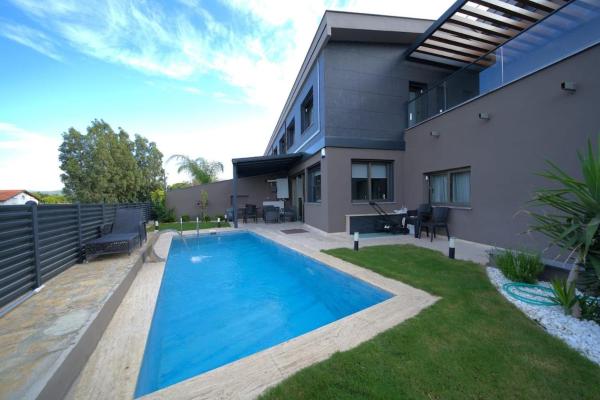 Luxury Villa in Urla Private Pool & Smart Home, Забронировать  Отели Урла с бассейном, Бассейн