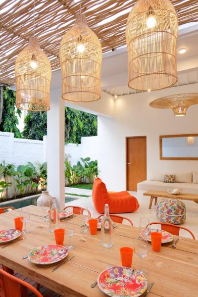2BDR Villa - private pool - calm&cozy - aesthetic, Забронировать  Отели провинции Бали с парковкой, Парковка