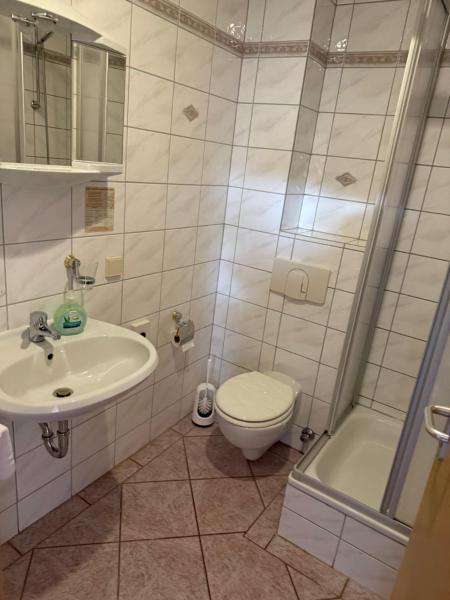 Hotel Leonis, Забронировать  Aue-Bad Schlema Саксония