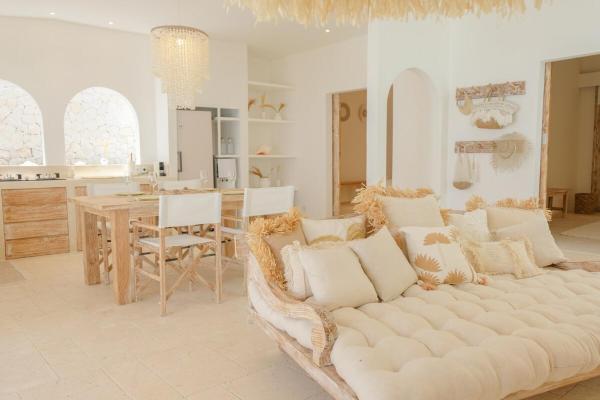 NEW - 2BR Beach Villa, Calm & Cozy, Aesthetic, Забронировать  Отели Бадунг с бассейном, Бассейн