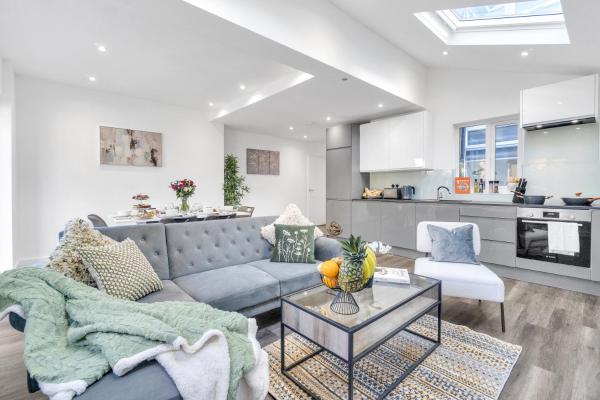 Comfortable & Deluxe 2 Bedroom Flat in Hendon, Забронировать  The Hyde Большой Лондон
