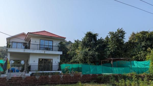 One World Luxury Villas, Забронировать  Отели штата Махараштры с парковкой, Парковка
