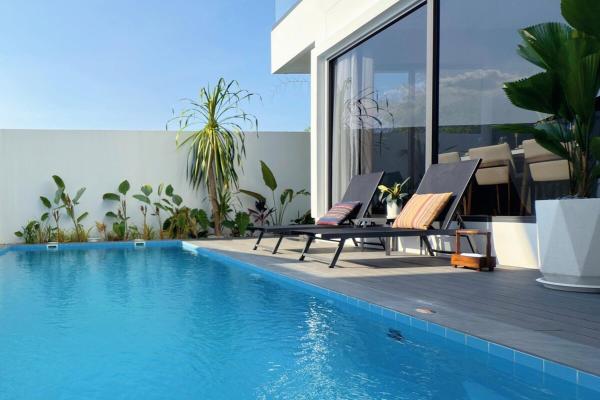 Chiang Mai City Center Luxury Pool Villa 4 Bedrooms 5 Bathrooms, Close to Chang Klan Road Business District, Chiang Mai Inner Ring, 5-Star Luxury Pool Holiday Villa, Забронировать  Отели провинции Чианг Мая с парковкой, Парковка