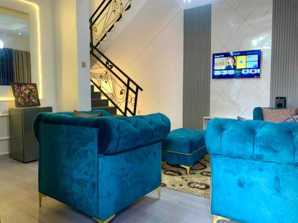 Reagal Apartments, WMachine, WiFi, 13 mins DRV from Ikeja, OPIC ESTATE, Забронировать  Agege Лагос