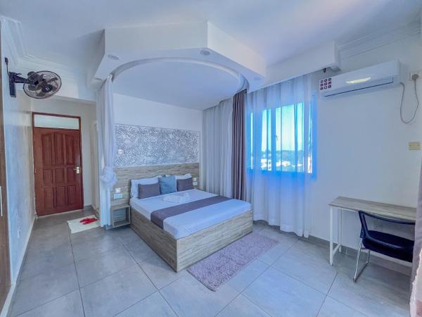 Ocean Bliss Seaview Apartments, Забронировать  Отели Момбасы с парковкой, рядом с Пляж Нияли, Парковка