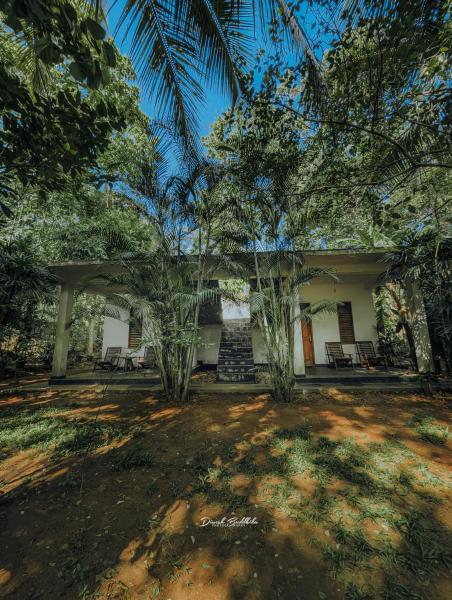 wild rest cottage udawalawa, Забронировать  Отели Ratnapura District с парковкой, Парковка