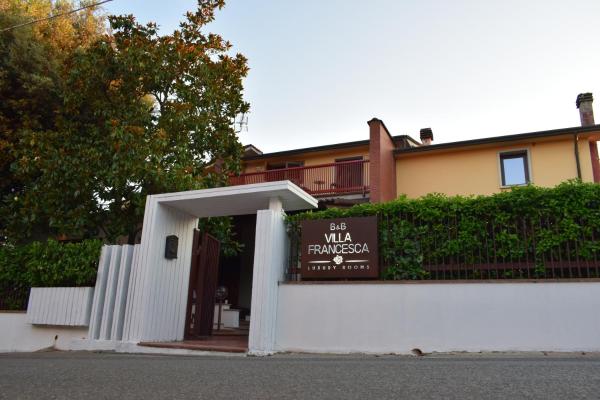 Villa Francesca Luxury Rooms, Забронировать  Сан-Деметрио-Короне 