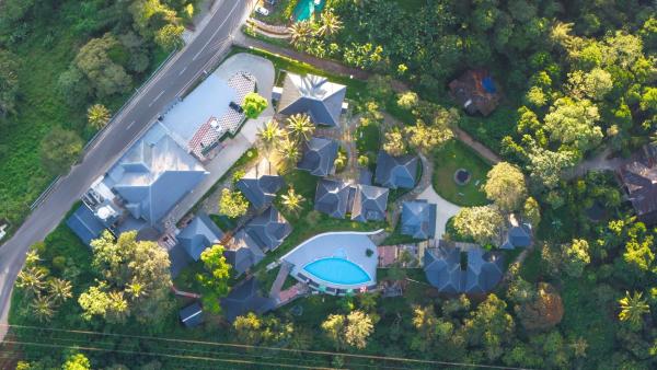 Eeleem Resorts and Spa, Munnar, Забронировать  Отели штата Кералы с парковкой, Парковка