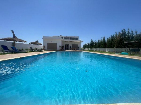 Riad el menzeh, Забронировать  Отели Бузника с бассейном, Бассейн