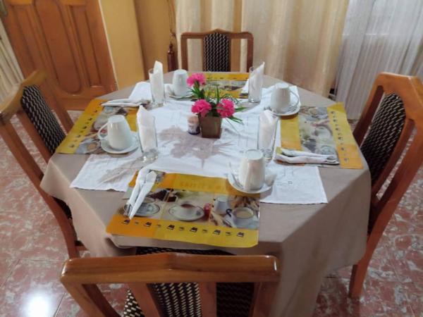 Heritage Hotel, Забронировать  Trofwi 