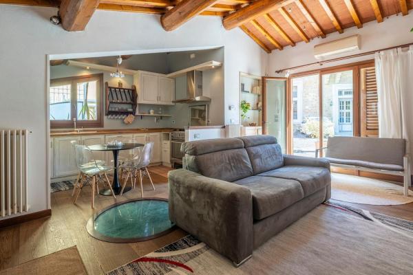 Small Villa with parking, Забронировать  Отели Флоренции с парковкой, рядом с Улица Виа-Маджо, Парковка