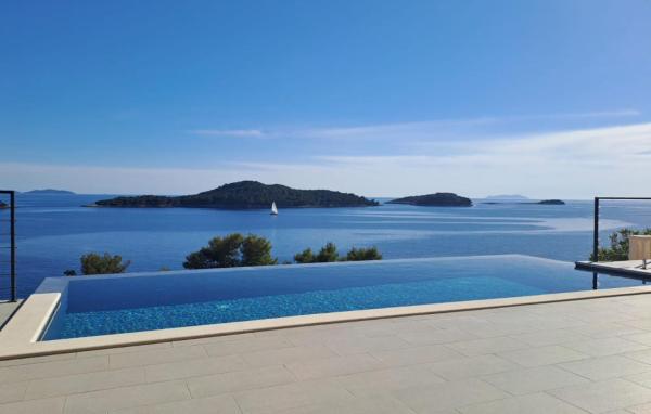 Villa Evia by Villas Guide, Забронировать  Отели Корчулы с парковкой, Парковка