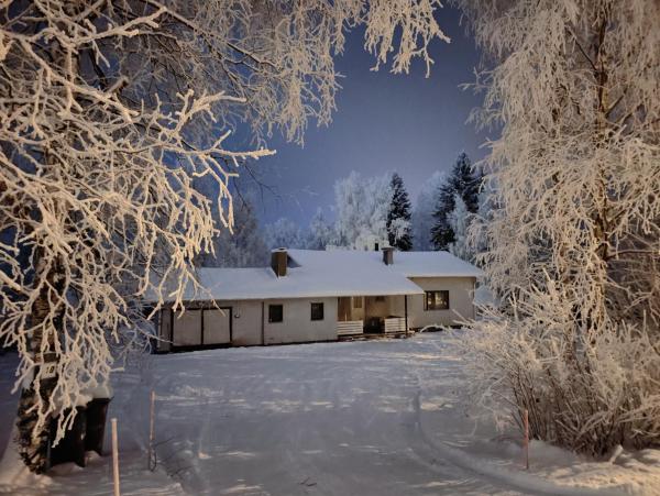 Arctic Aurora Villa with a Lappish Grill Hut - Northern Lights and Private Sledding Hill in the Backyard, in the Hometown of Santa Claus, Rovaniemi, Забронировать  Рованиеми Лапландия