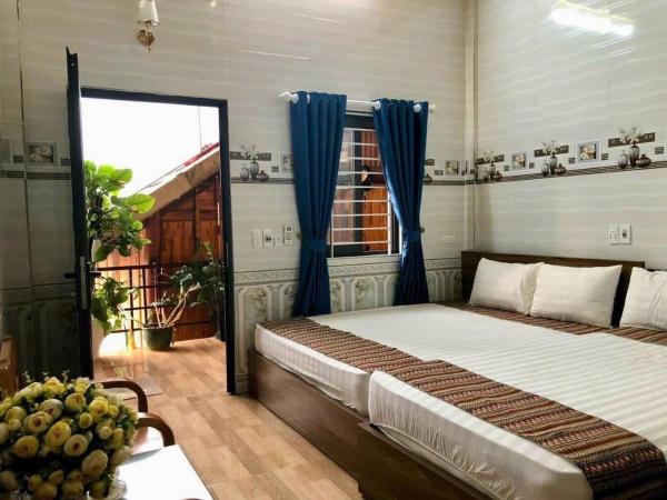 Happy Heart Homestay - Nhà số 07 bản Lác, Забронировать  Отели Хоабинь с парковкой, Парковка