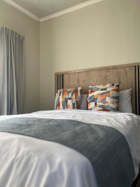 Sunray Guesthouse, Забронировать  Ньюкасл Квазулу-Наталь