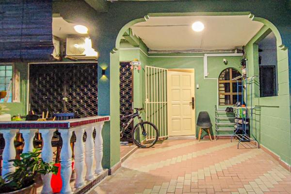 Lovely Six-Bedrooms Home at Bandar Sunway by HCK, Забронировать  Бандар Сануэй 