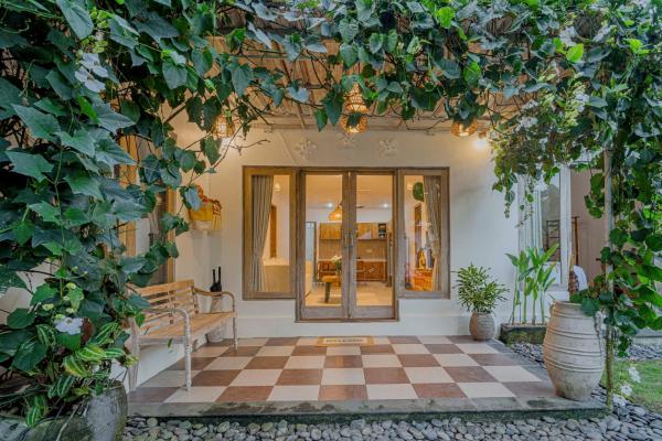 Charming Villa with Private Pool & Garden, Забронировать  Убуд Гианьяр
