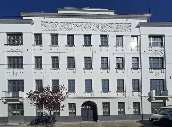 Apartamenty Kopernika41pl - parking, dostęp na kod, klimatyzacja, winda, Забронировать  Отели Лодзинское воеводства с парковкой, Парковка